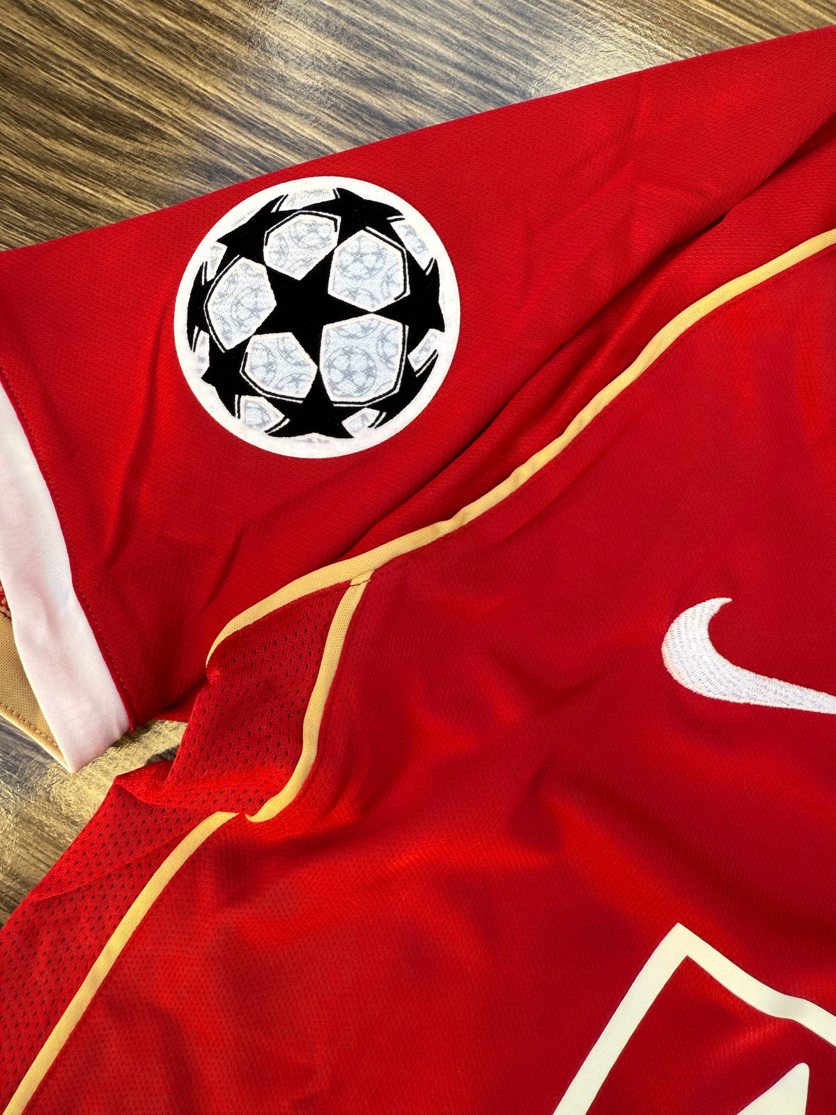 United 06/07 Home Jersey — view 5