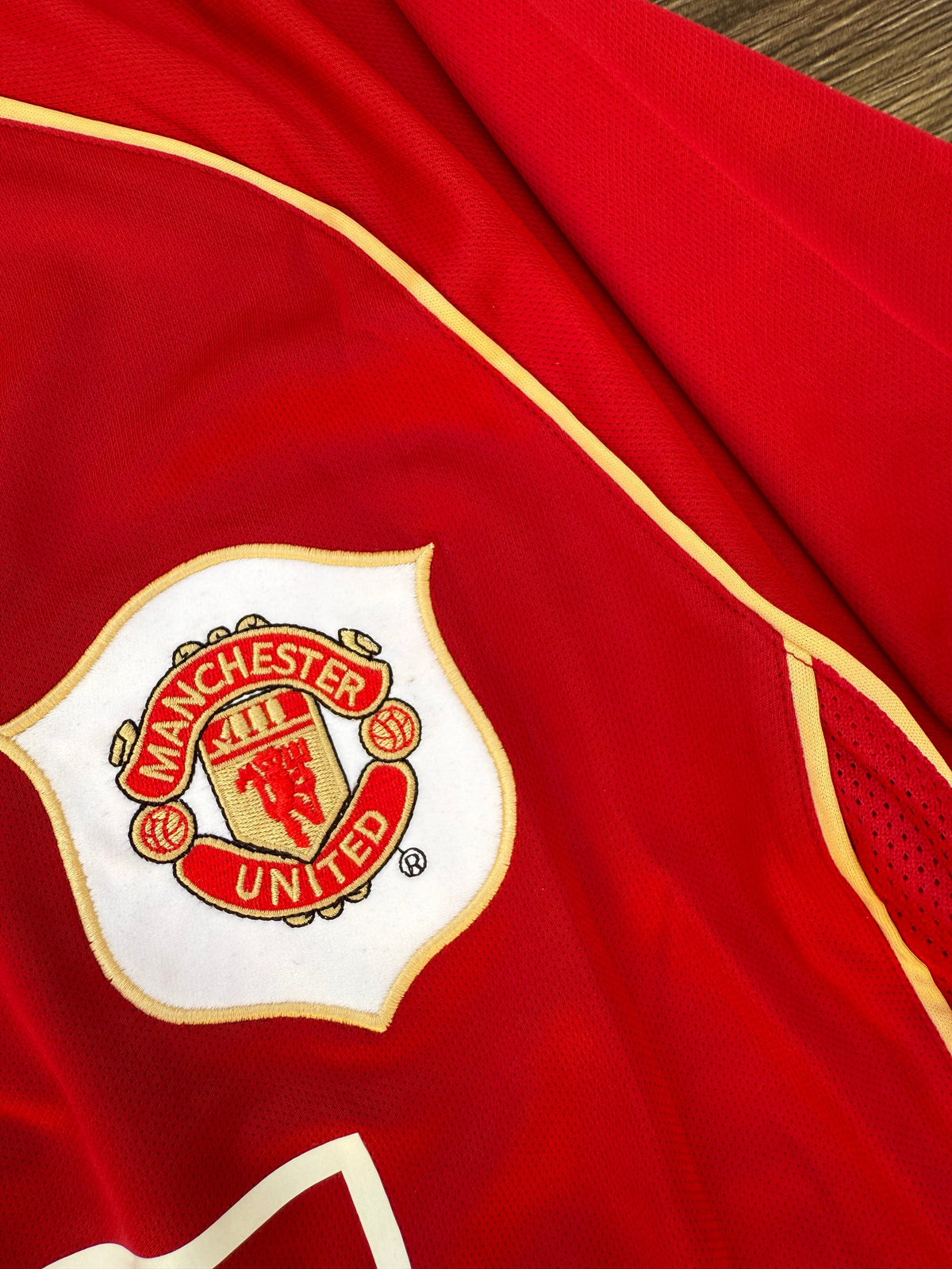 United 06/07 Home Jersey — view 3