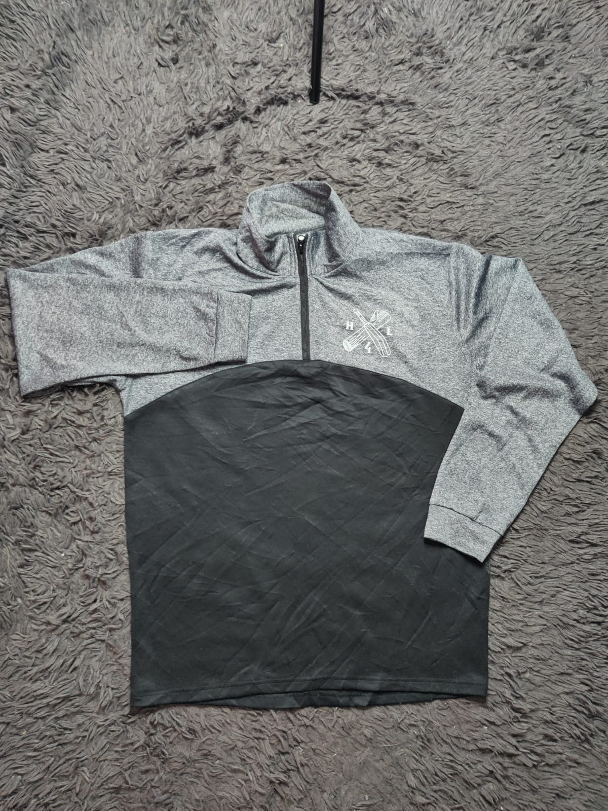 Unbranded Grey and Black Quarter Zip Sports Top – Size XL