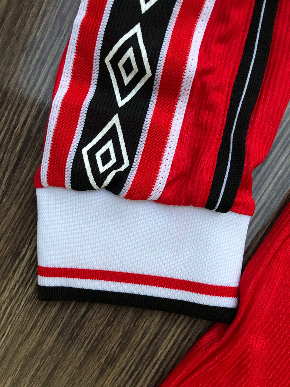 United 98/99 Home Jersey — view 4