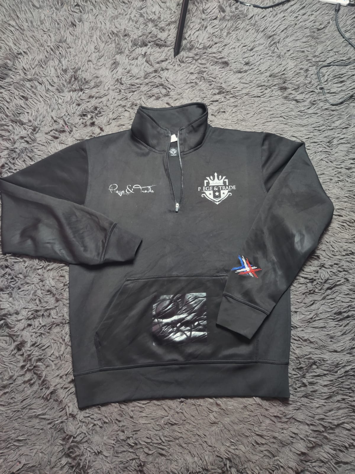 Unbranded Black Quarter Zip Graphic Sweatshirt – Size L