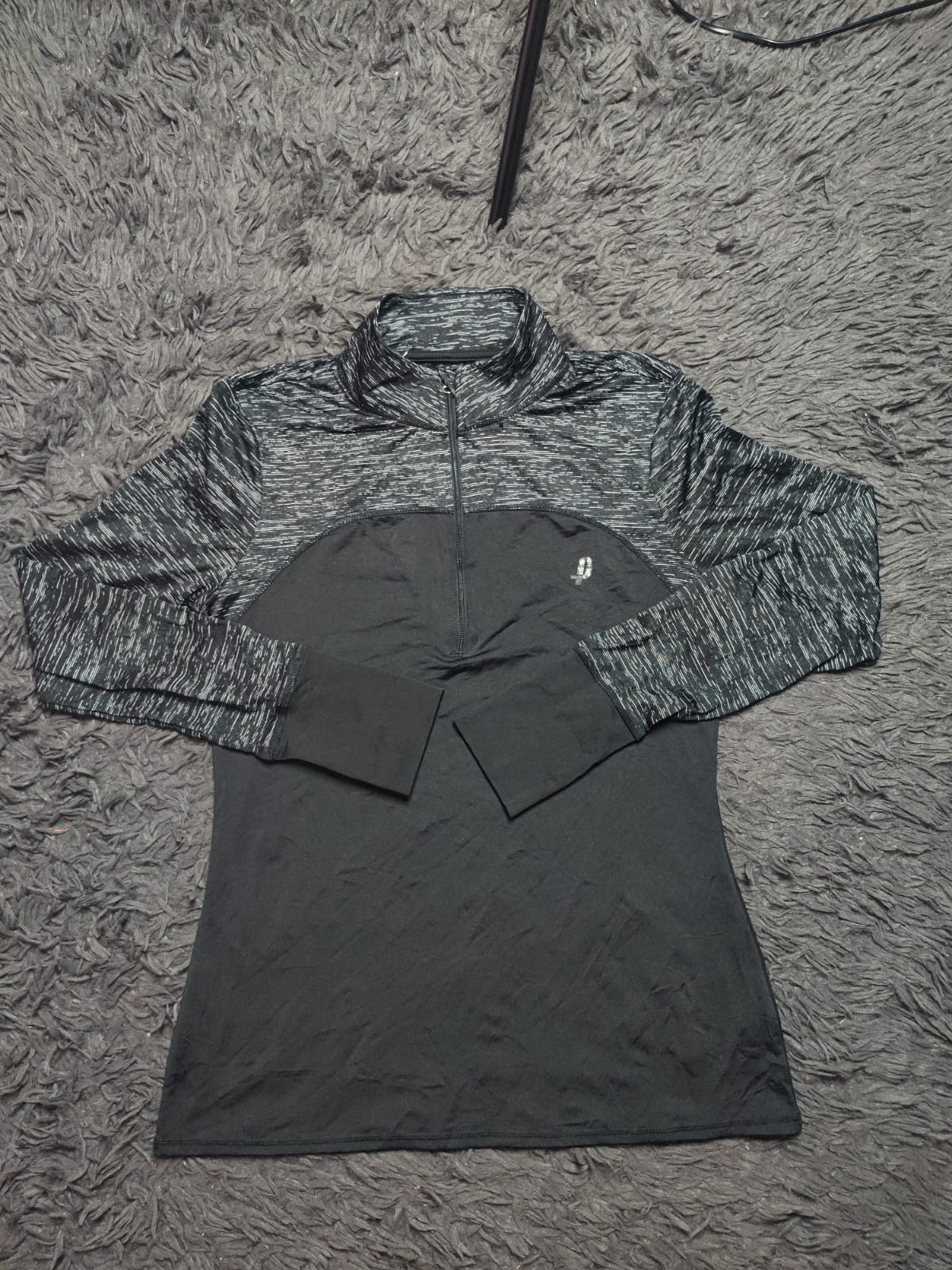 Unbranded Black and Grey Quarter Zip Sports Pullover – Size M