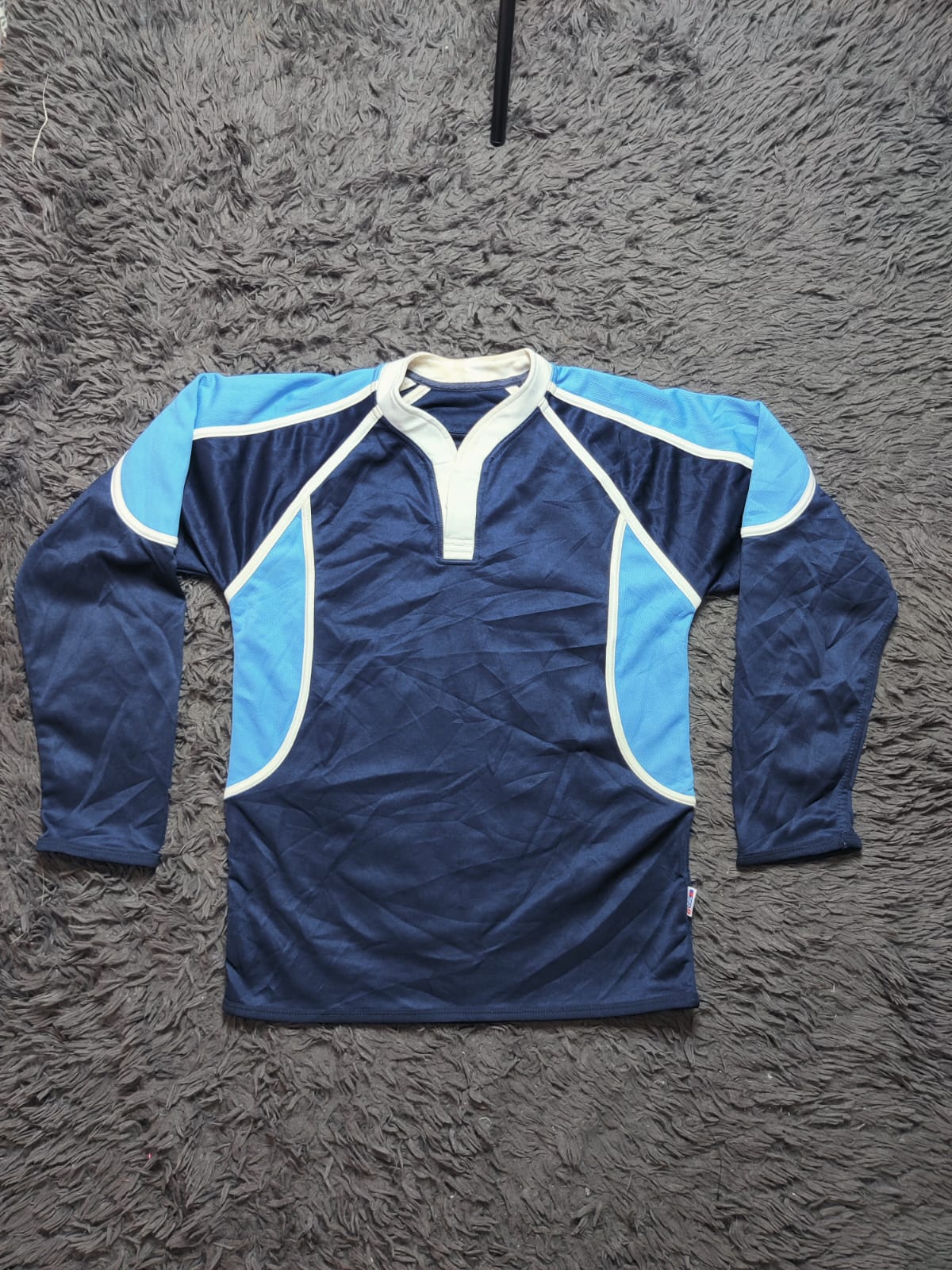 Unbranded Navy and Light Blue Long Sleeve Sports Top – Size M